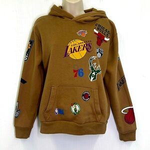 Hollister - All Over NBA Print Brown Graphic Long Sleeve Hoodie Sweatshirt XS